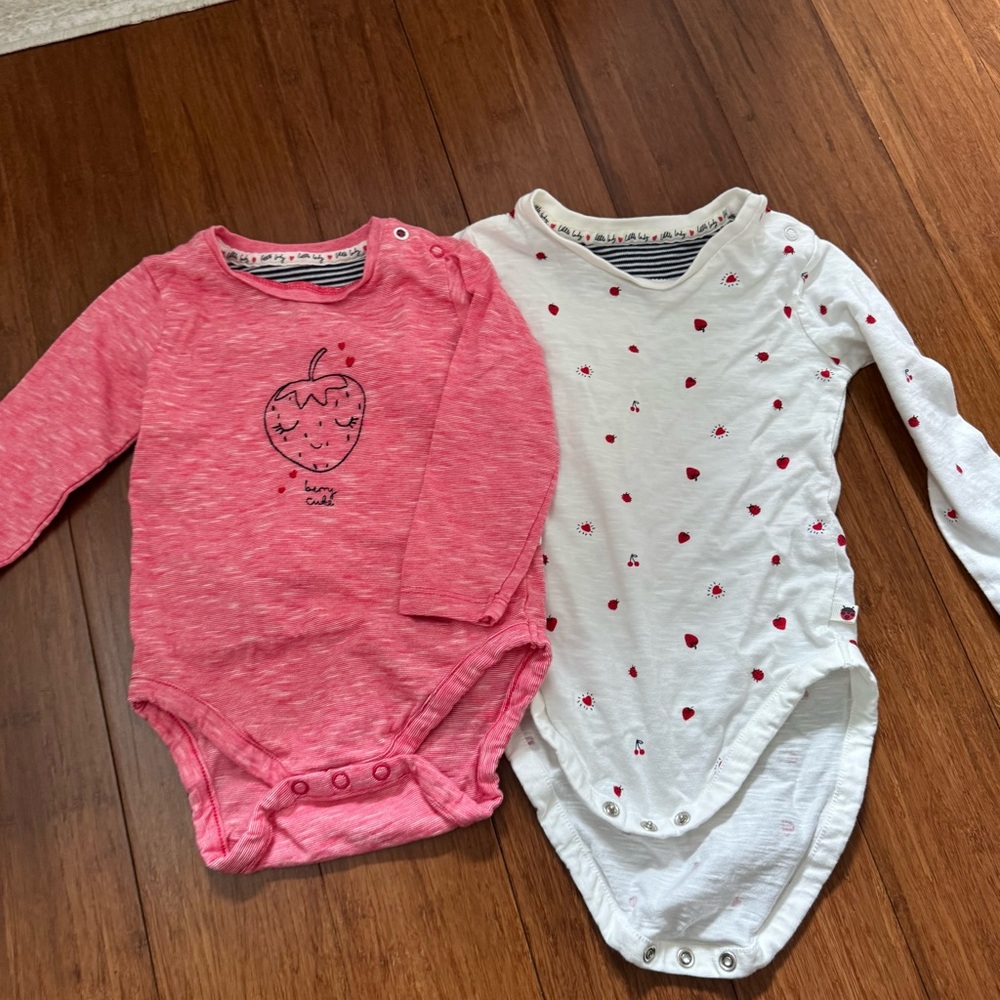 “Berry Cute” Strawberry Print Kids Bodysuit onesie Set of 2 NEW
